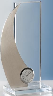 Trophäe, Optiwhiteglas, Designelement mit Uhr
