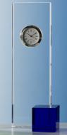 Trophäe, Optiwhiteglas, Uhr, schlichte Platte, blauer Glaswürfel