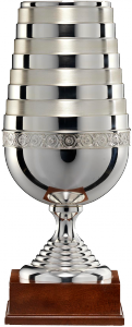 Pokal, versilbert poliert/gebürstet, abgestuft, Holzsockel (Italien)