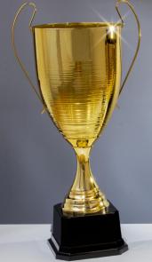 Pokal, goldfarben, teils gerillte Oberfläche, Henkel, Kunststoffsockel