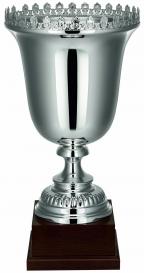 Pokal, versilbert, Tulpenform, Rand mit Zinnendekor, Holzsockel (Italien)