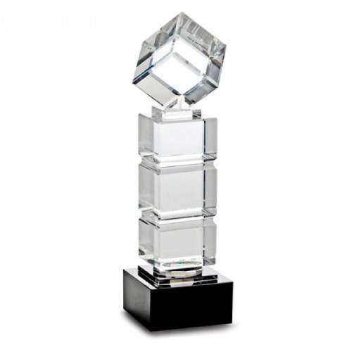 Glastrophäe, Würfelsäule, klar auf schwarzem Glassockel