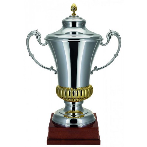 Pokal, versilbert, Deckel mit goldener Eichelfahne, goldenes Unterteil, Henkel, Holzsockel
