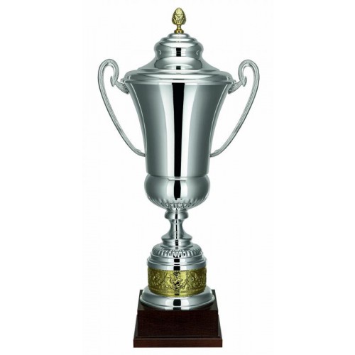 Pokal, versilbert poliert, Deckel, Henkel, Goldbordüre Sockel, Holzsockel (Italien)