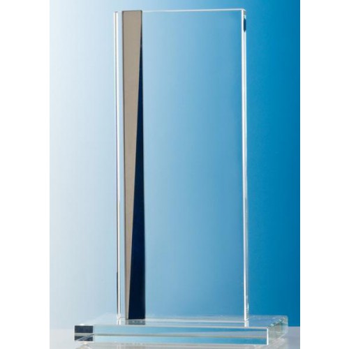 Trophäe, Optiwhiteglas, teils farbveredelter Spiegelstreifen links